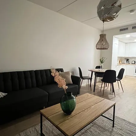 Apartment Casa Emerald, Laadukas Kaksio Saunalla, Sisaekautta Ostoskeskukseen, Wifi, 280 Metriae Juna Ja Bussiasemalle