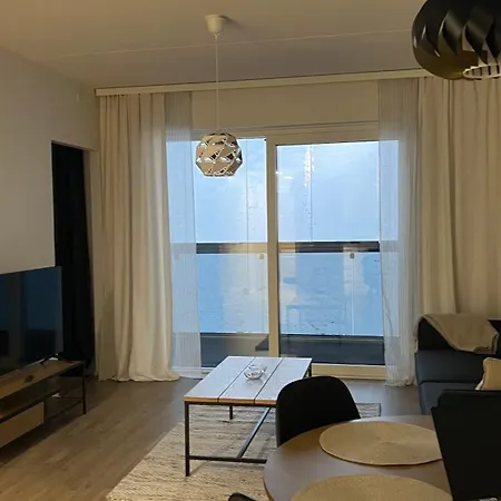 Apartment Casa Emerald, Laadukas Kaksio Saunalla, Sisaekautta Ostoskeskukseen, Wifi, 280 Metriae Juna Ja Bussiasemalle