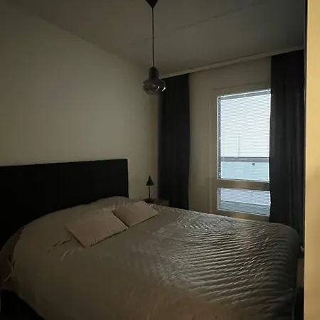 Apartment Casa Emerald, Laadukas Kaksio Saunalla, Sisaekautta Ostoskeskukseen, Wifi, 280 Metriae Juna Ja Bussiasemalle *