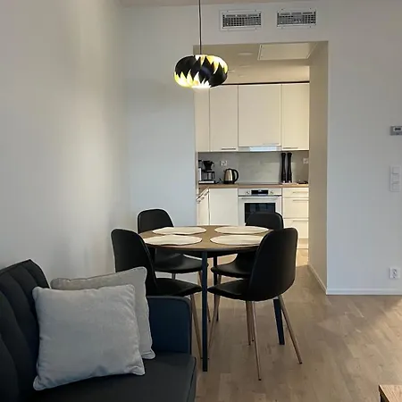 Apartment Casa Emerald, Laadukas Kaksio Saunalla, Sisaekautta Ostoskeskukseen, Wifi, 280 Metriae Juna Ja Bussiasemalle *