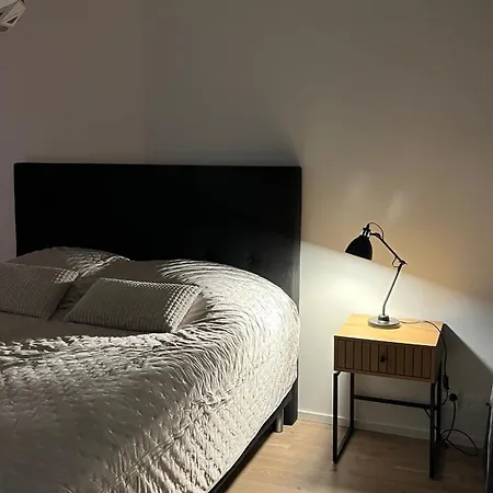 Διαμέρισμα Casa Emerald, Laadukas Kaksio Saunalla, Sisaekautta Ostoskeskukseen, Wifi, 280 Metriae Juna Ja Bussiasemalle *