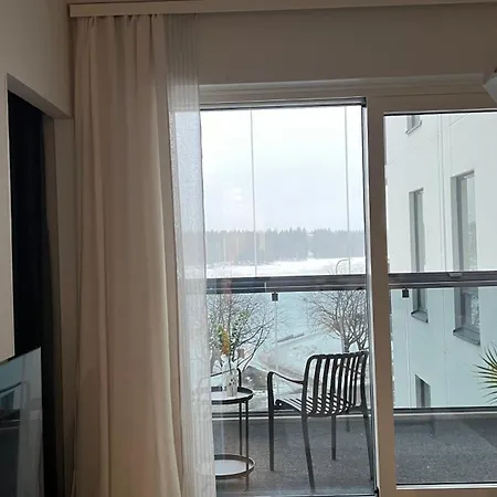 Casa Emerald, Laadukas Kaksio Saunalla, Sisaekautta Ostoskeskukseen, Wifi, 280 Metriae Juna Ja Bussiasemalle Διαμέρισμα