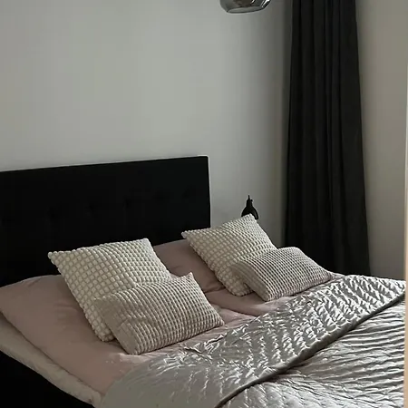 Apartment Casa Emerald, Laadukas Kaksio Saunalla, Sisaekautta Ostoskeskukseen, Wifi, 280 Metriae Juna Ja Bussiasemalle *