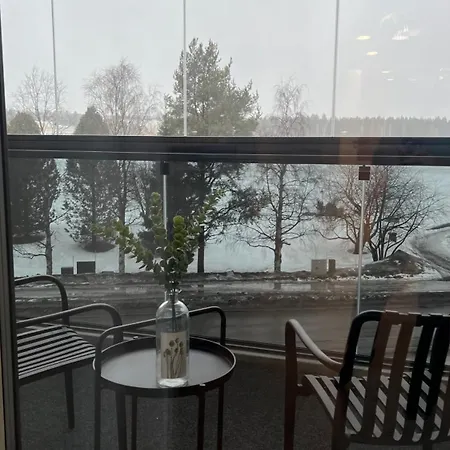 Casa Emerald, Laadukas Kaksio Saunalla, Sisaekautta Ostoskeskukseen, Wifi, 280 Metriae Juna Ja Bussiasemalle